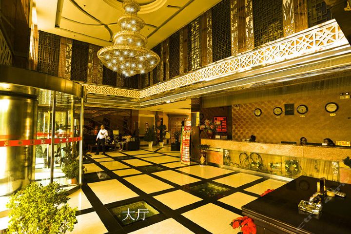 光山莫泰酒店-豪华套房