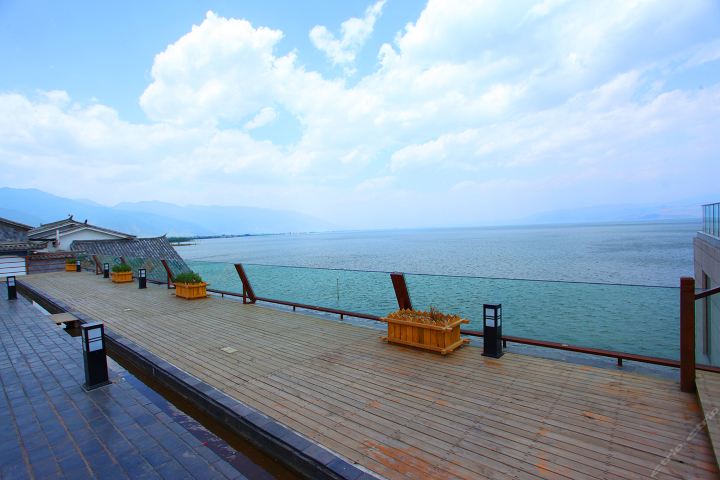 海天之恋精品设计酒店(洱海旗舰店)(海景大床房)