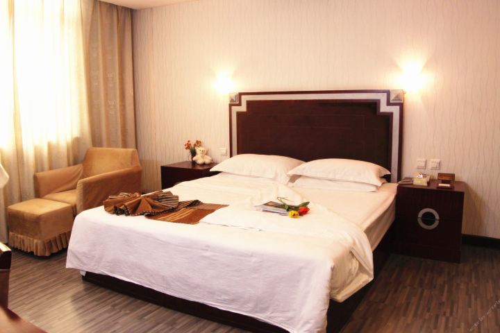 滕州华泰大酒店-商务套间