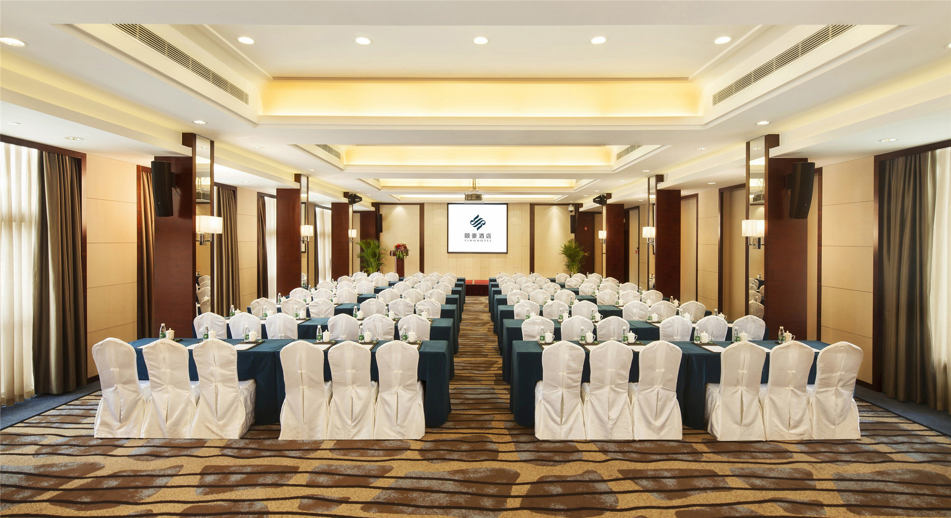 厦门湖里颐豪酒店(会议室1-半天4小时)