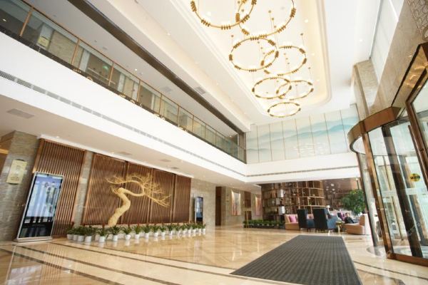 平度蓝海钧华大酒店(香辣活草鱼4人餐)