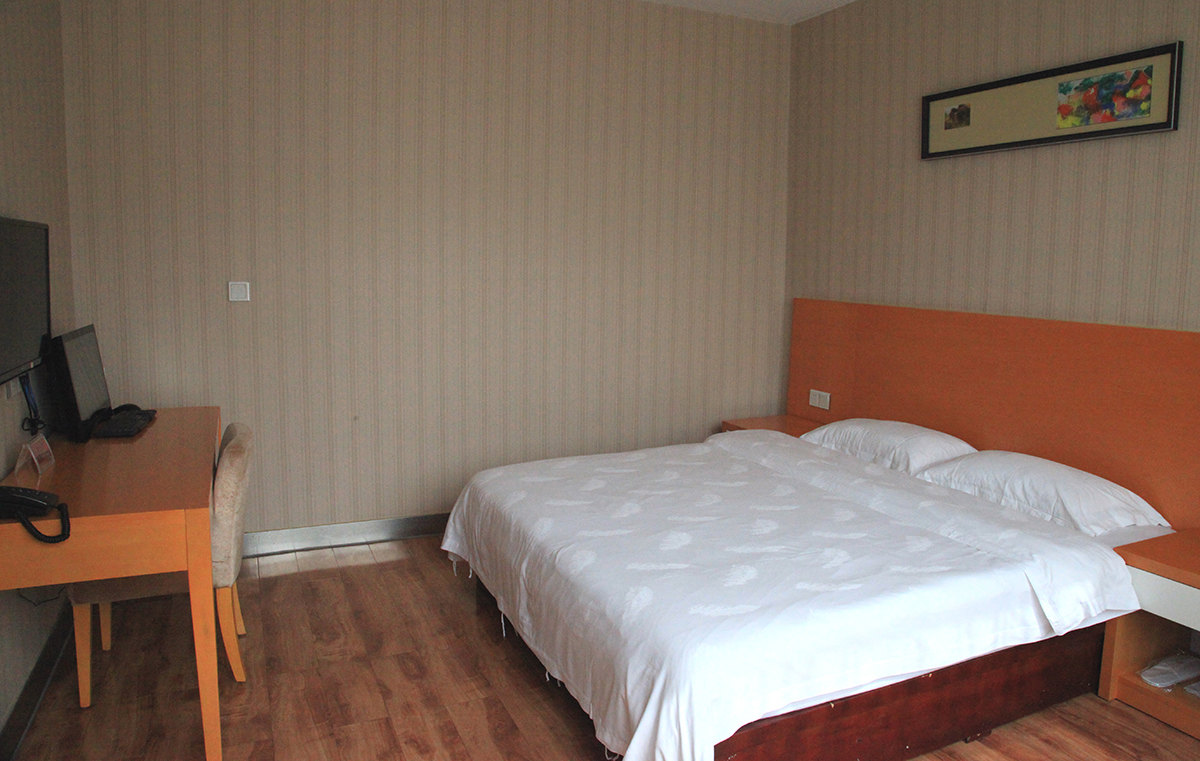 红安花园宾馆-普通大床房