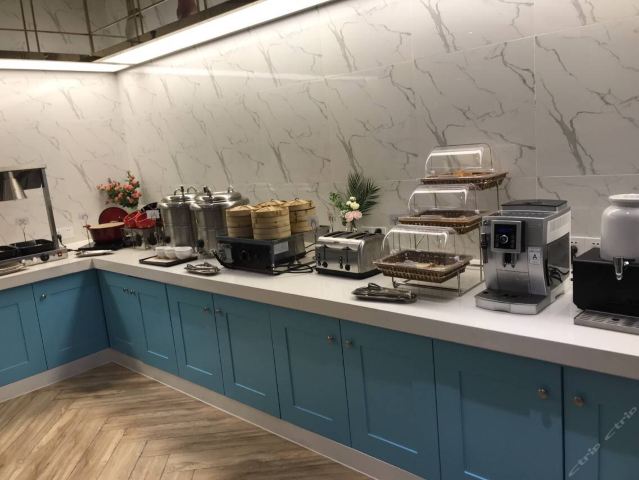 白玉兰酒店(宁波北仑银泰城新大路店)