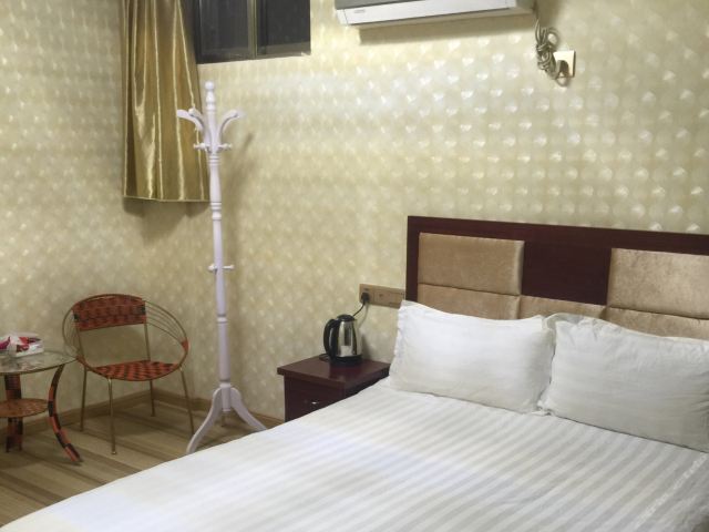 淮安新车站宾馆-大床商务间