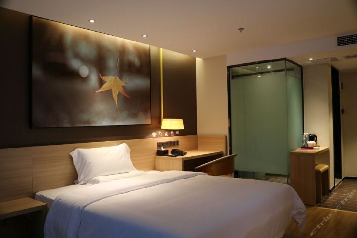 iu酒店(内江玉溪路新上城店)-格调大床房(无窗)(内宾)(预付)(铂涛直连