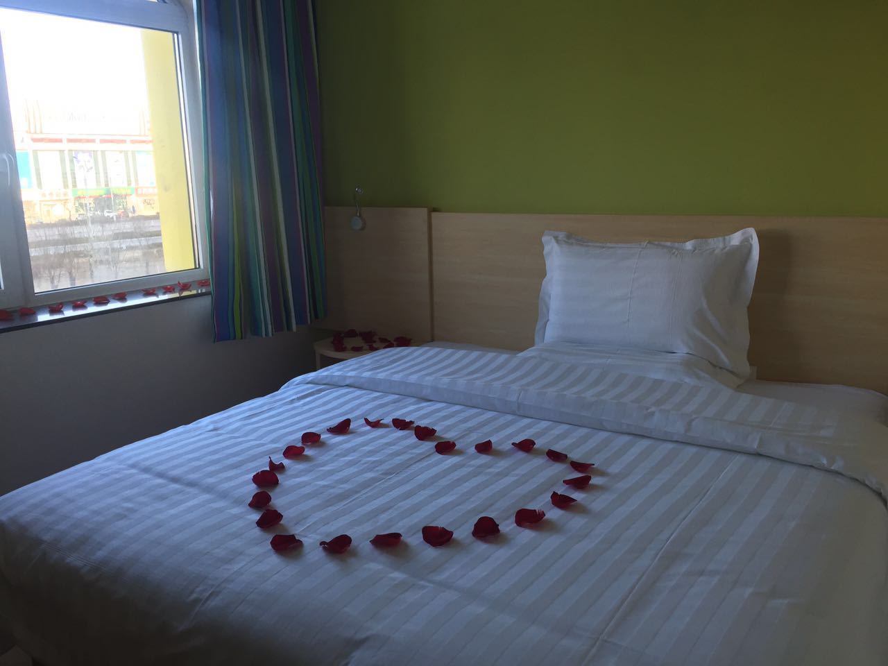 7天连锁酒店(晋州信誉楼店)-商务大床房(内宾)(预付)(直连)