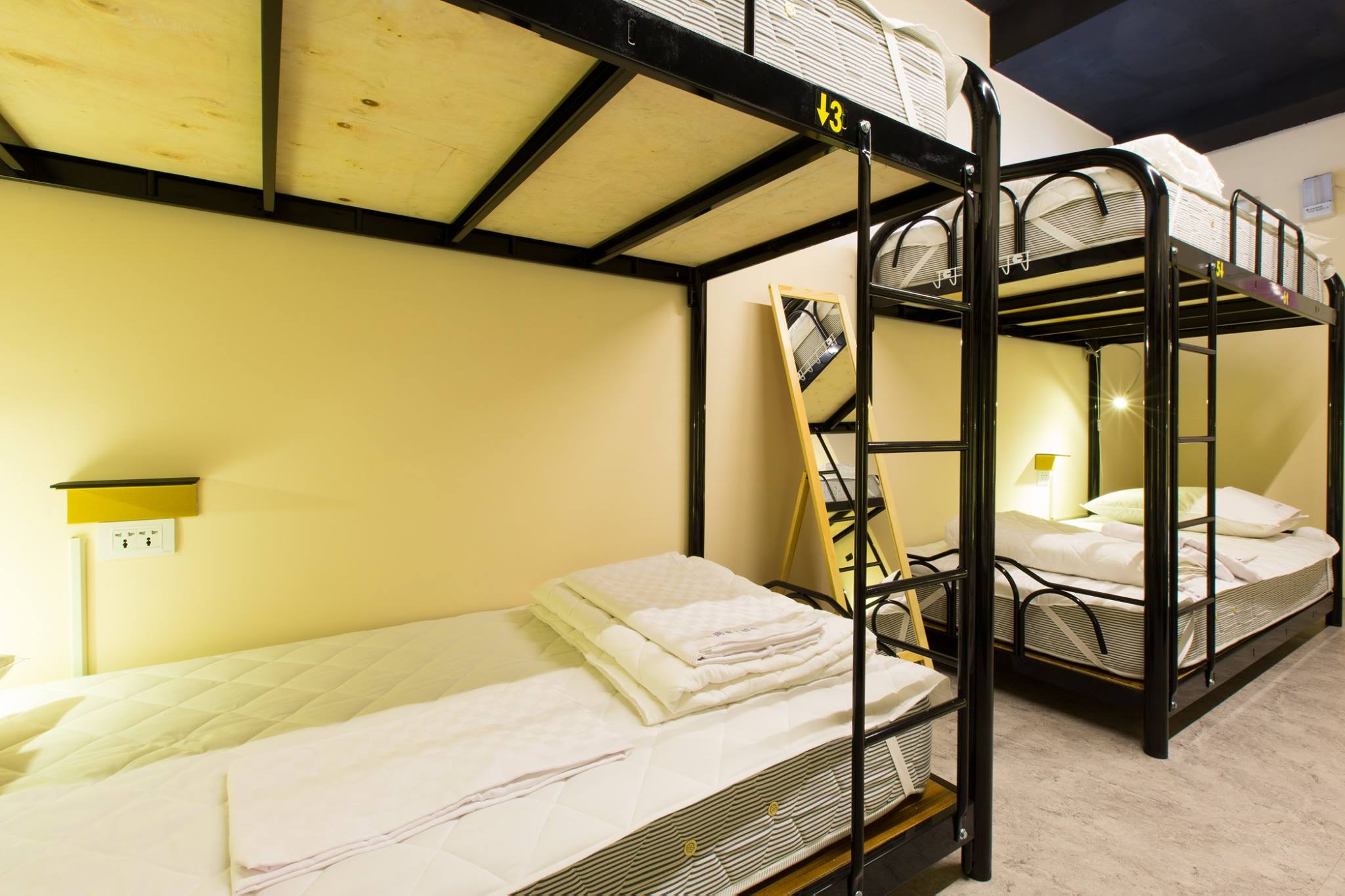 高雄旅图青年旅馆(pathways hostel)-八人房 (床位房)(无窗)(混合入住