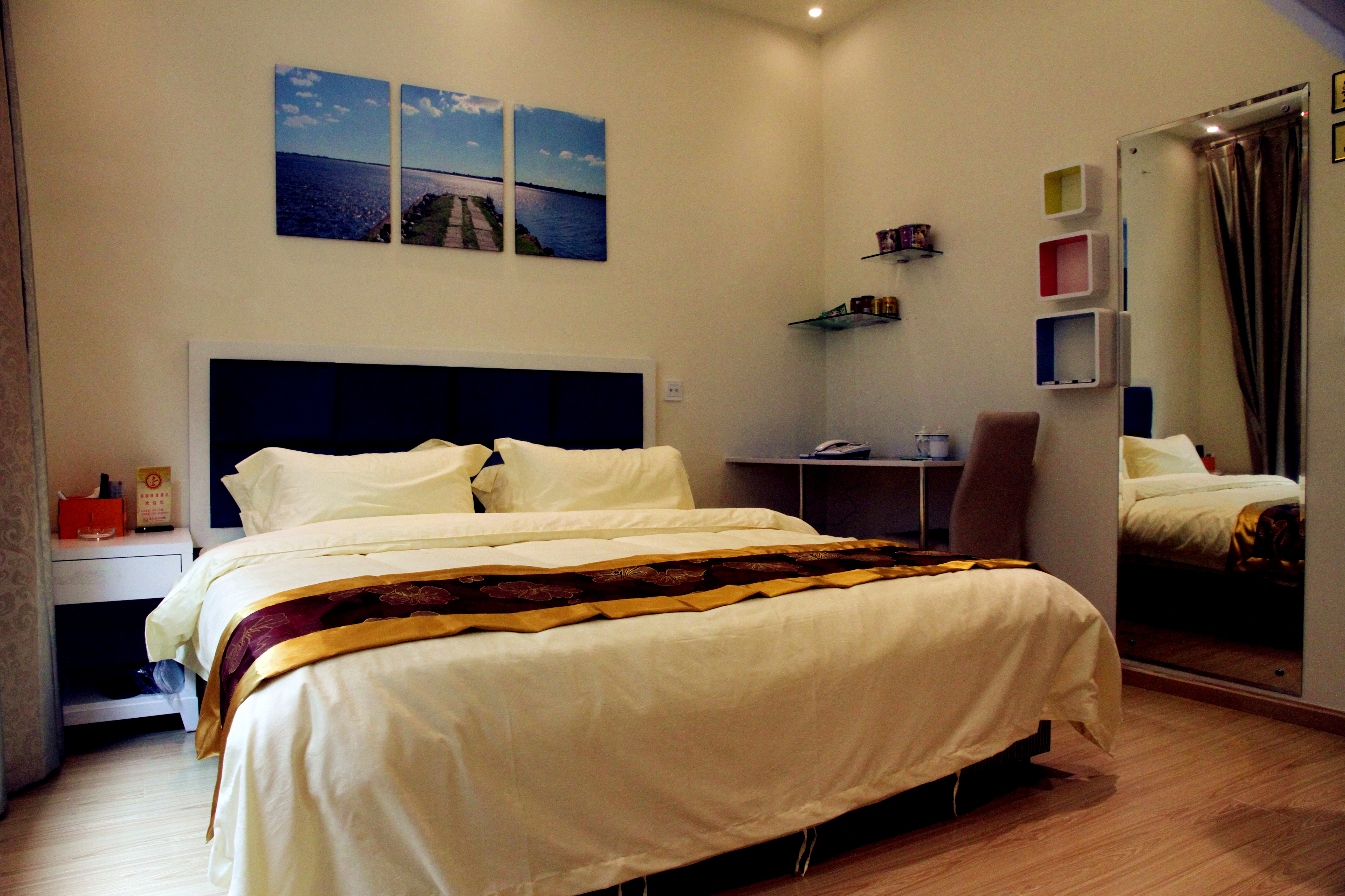 成都壹周快捷酒店-舒适大床房[无早]