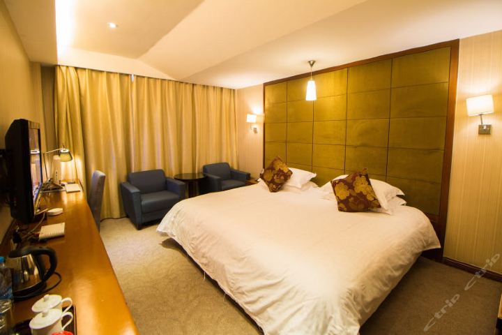 义乌富凯假日酒店-超级大床房(限时抢订)