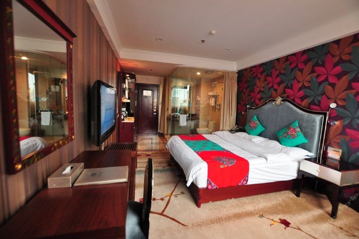 安宁皇阁酒店-豪华单间(带电脑)