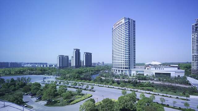 早茶是扬州人的慢生活,扬州早茶有三春(富春,冶春,共和春),如今再添一