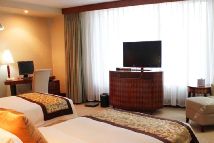 威海蓝天宾馆-豪华景观标准间(二号楼)(双人入住)[双早]