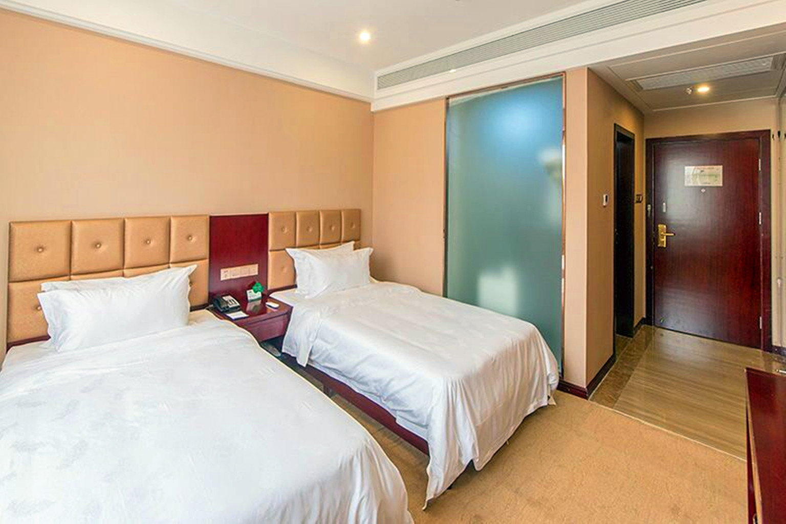 【提前电话预约】长沙机宾大酒店(标准双人间 双早)