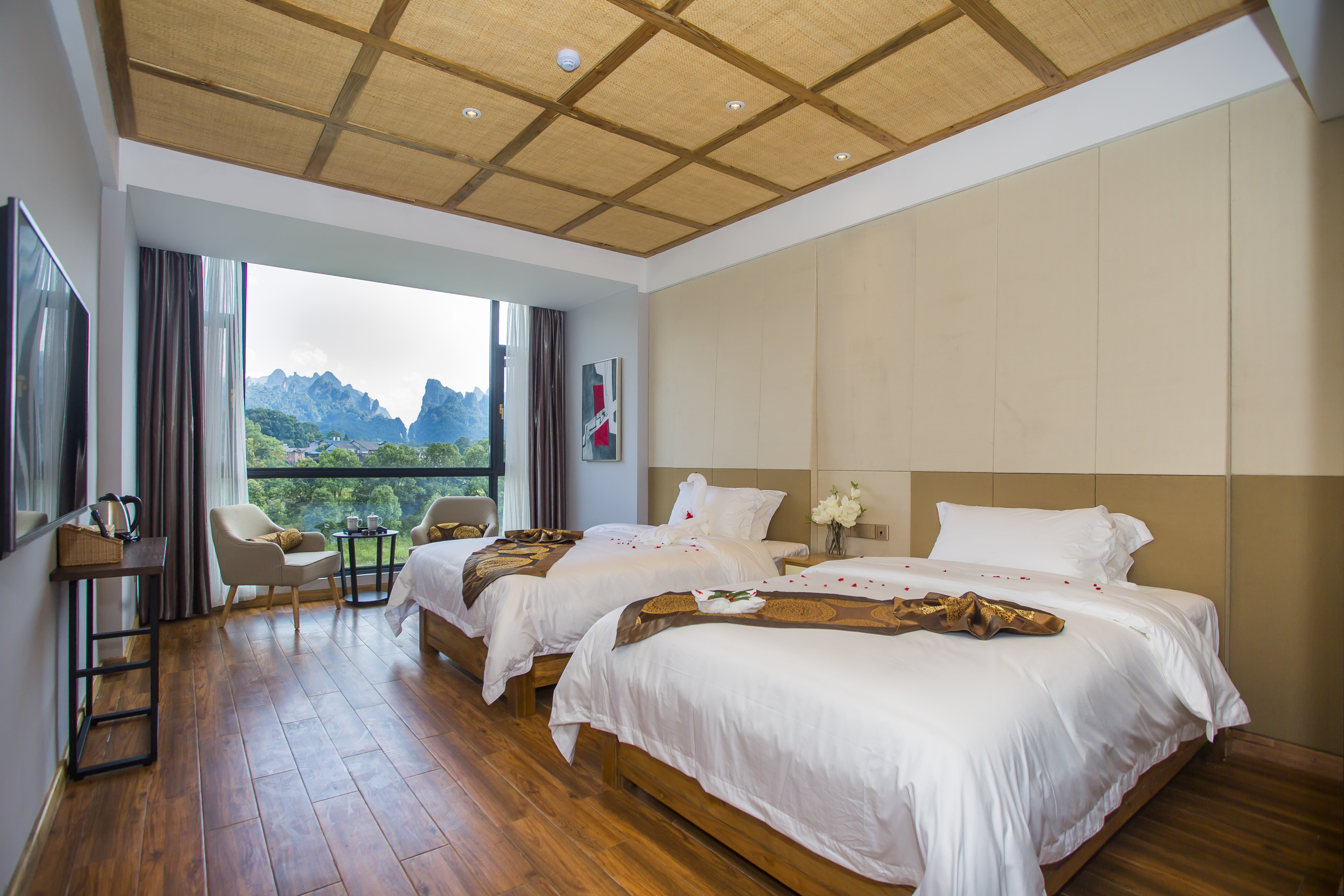 【携程攻略】张家界亘立购物中心团购,亘立购物中心周边住宿/美食/餐