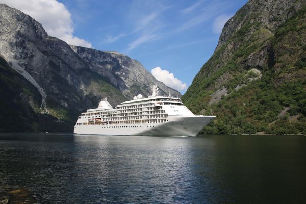 18 hari · Tokyo - Kobe - Guam - Port Vila - Lautoka