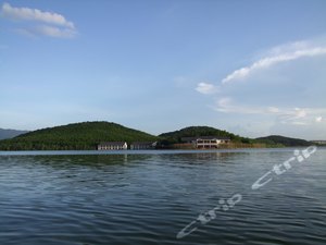 精选了4家池州平天湖莲花台五星级最近酒店,宾馆,青年旅舍,青年旅社