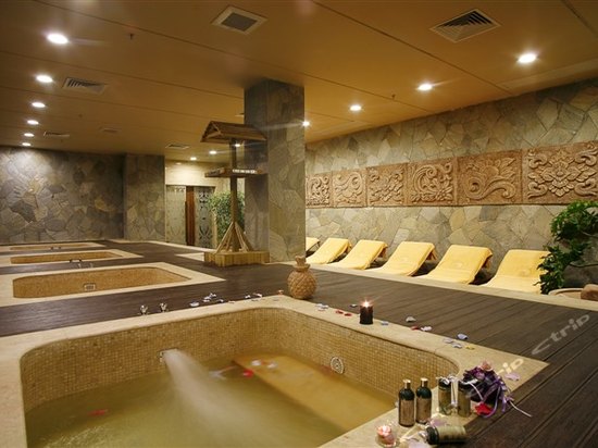 regal poly guiyang hotel