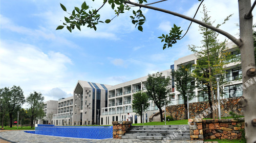 泗水万紫千红青界湖御温泉酒店1-2晚+含双人早