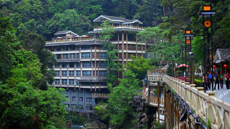 龙胜温泉spa宾馆 双人无限次温泉畅泡,景区内酒店,森林公园环抱天然真