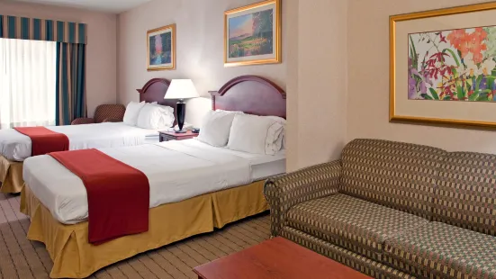 Holiday Inn Express & Suites Independence-Kansas City