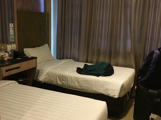 很小的房间,床单不干净,建议大家考虑清楚,附近还有很多酒店的.