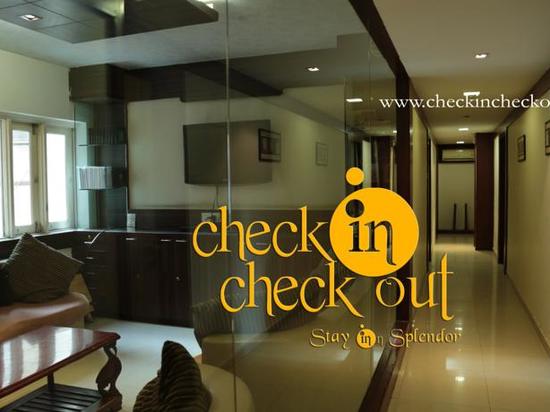 check in check out