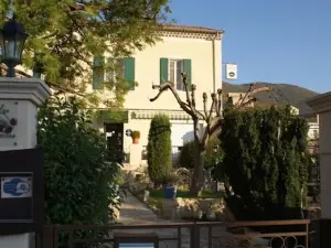 Hôtel Restaurant les Oliviers