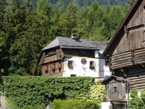 Haus Katris