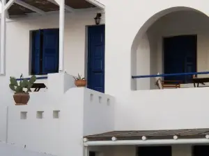 Plori Studios and Apartments