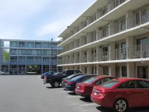 Atlantis Inn