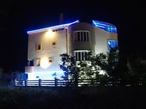 Apartments and Bungalows Vila Dalibor
