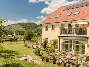 Ad Vineas Gästehaus Nikolaihof-Hotel Garni