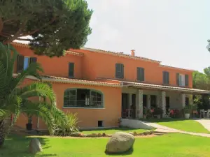 Hôtel les Lentisques