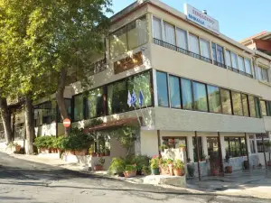 Minaides Hotel