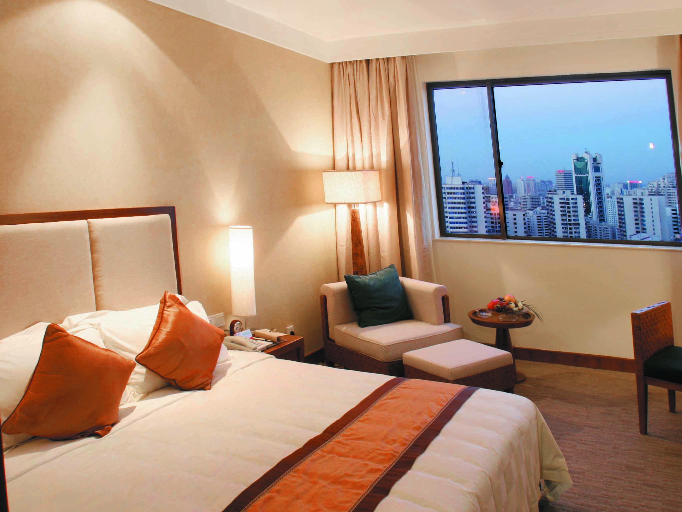 海口宝华海景大酒店-高级市景房(携手踏青)