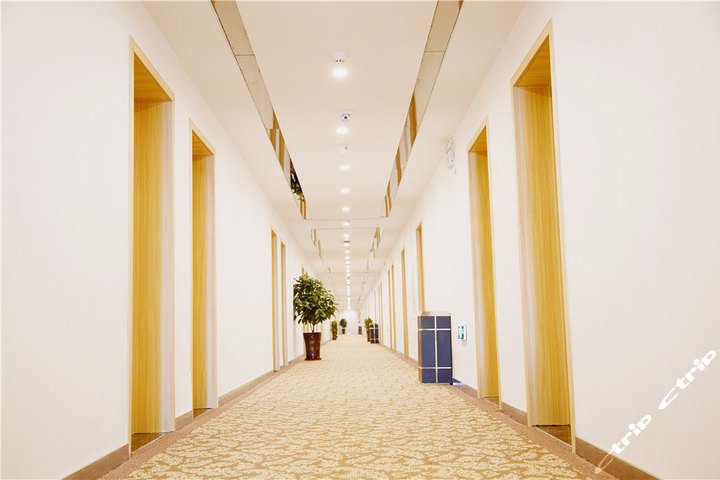 青木商务酒店(零压大床房)