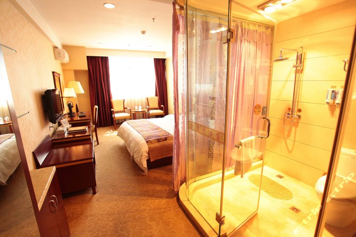 安宁皇阁酒店-豪华单间(带电脑)