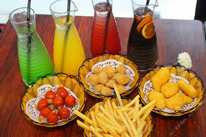 市场价66元的yoyo瑶瑶休闲吧美味4人餐,免费wifi,精选食材,精美小吃