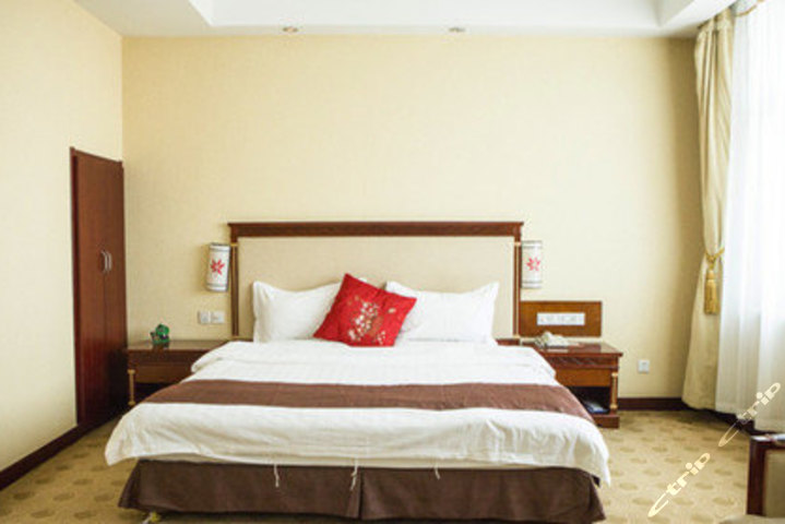 鼓楼南街南端(虹河水上乐园斜对面)