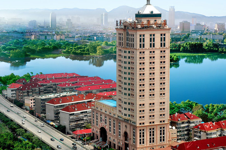 尊享济南吉华大厦高级大床房/高级标准间1晚 赠送两份早餐 更多优惠