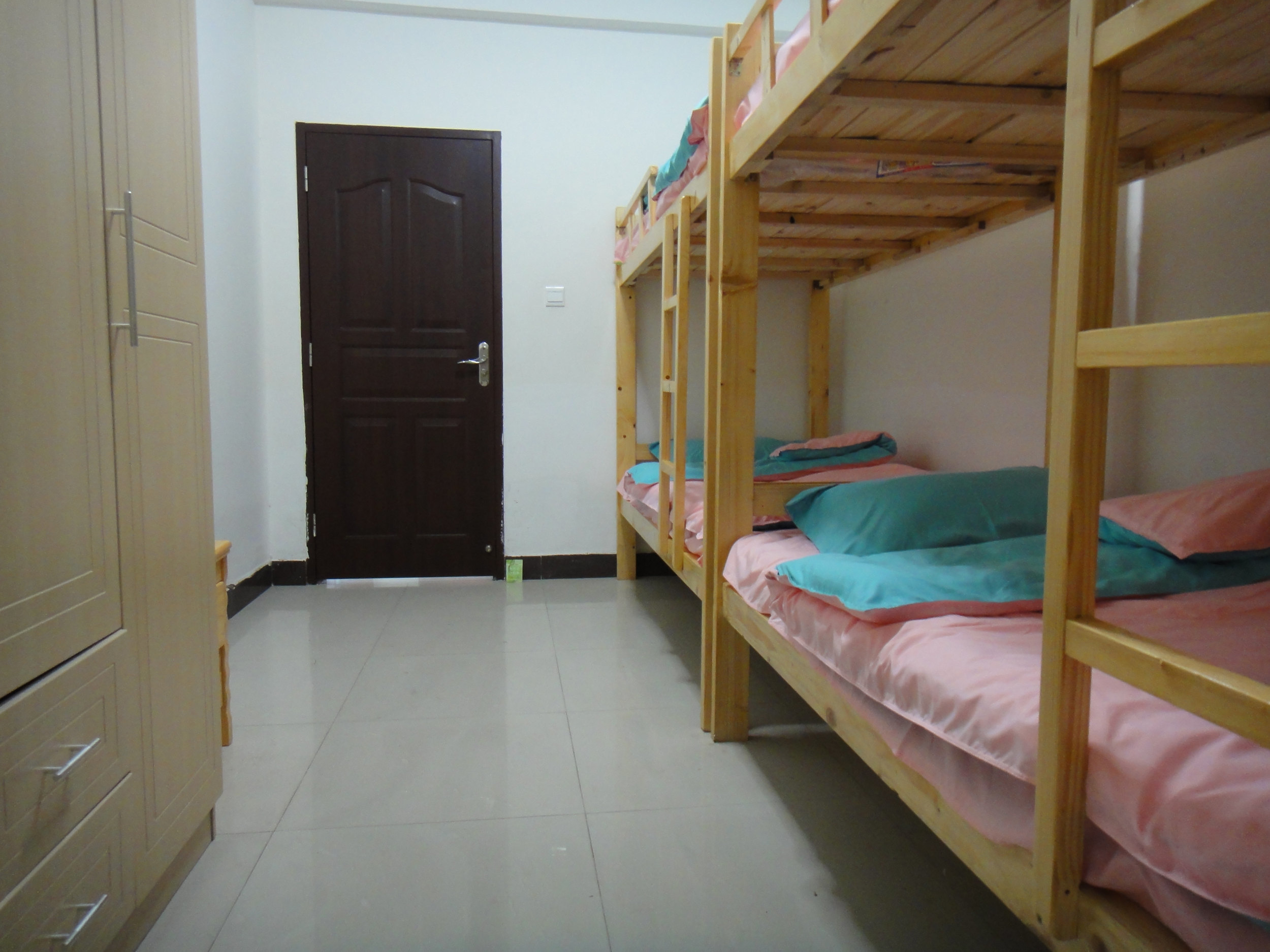 三亚因为爱国际青年旅舍(女生四人房床位)