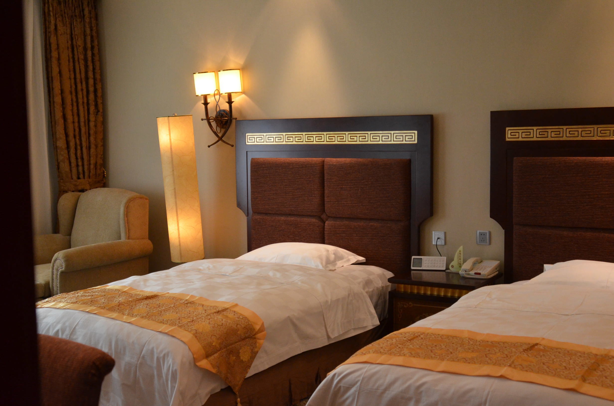 【携程攻略】黑水县东措日月海团购,东措日月海周边住宿/美食/餐馆   