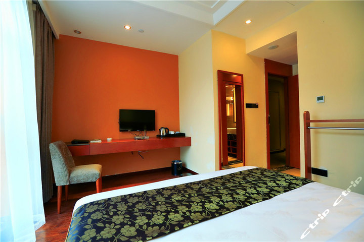 彭水两江假日酒店-园景套房[含早]