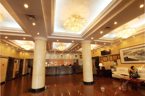 飞机场附近酒店团购 CghzflVKSqWAY7bZAAH25YnMC2w253_600_400_s.jpg