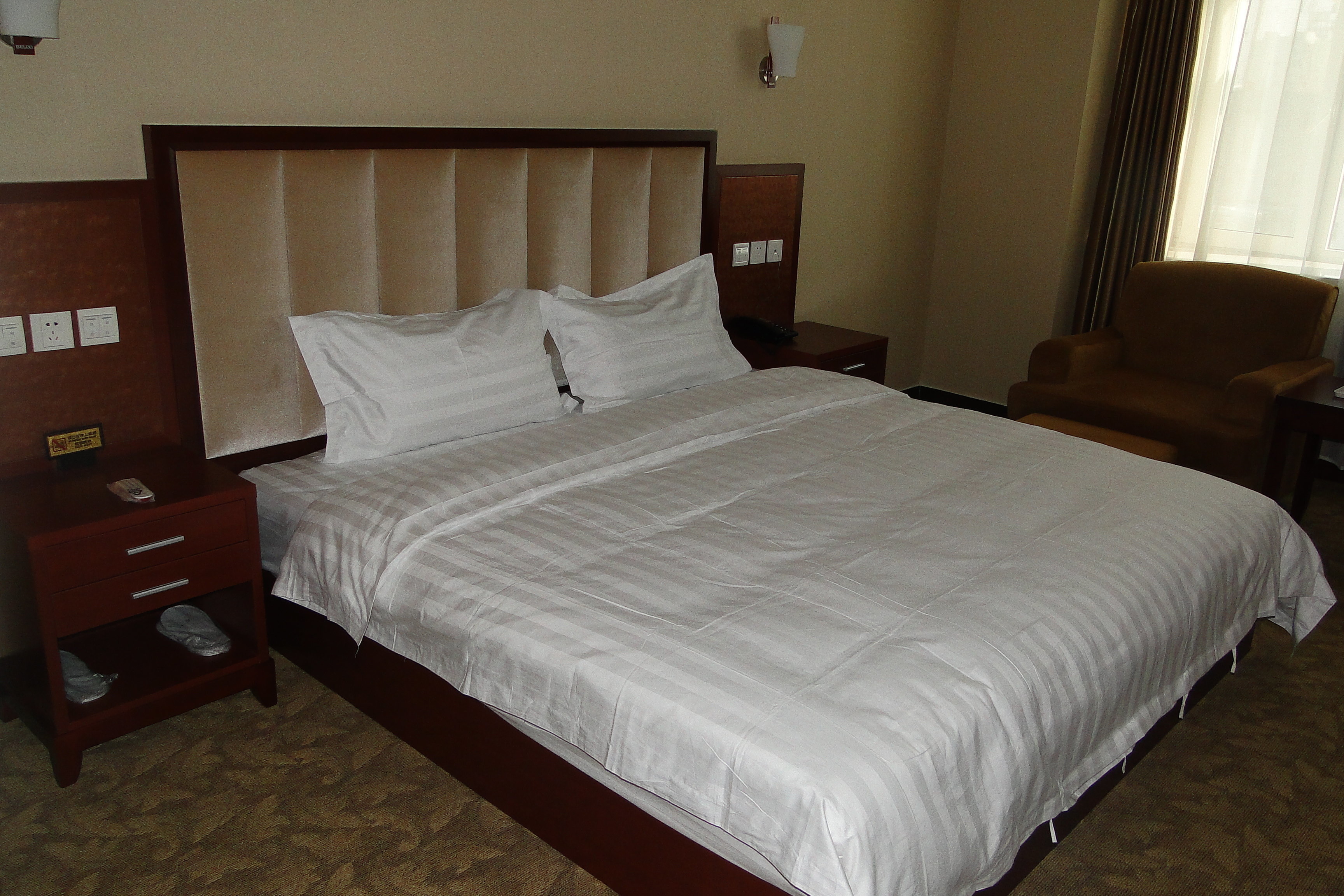 赤峰鑫泰宾馆客运站店