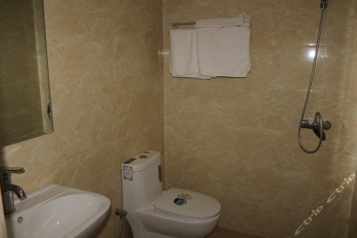 重庆佳成招待所(豪华三人间)