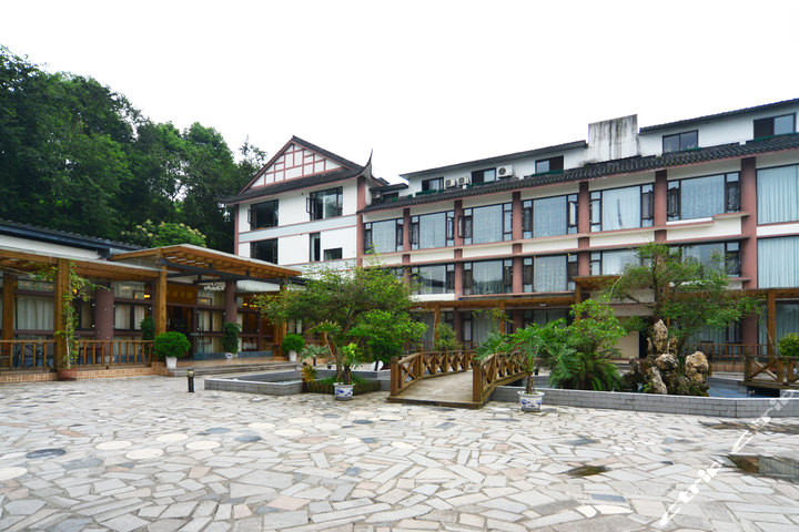 峨眉山红旗宾馆-普通标间(预付)