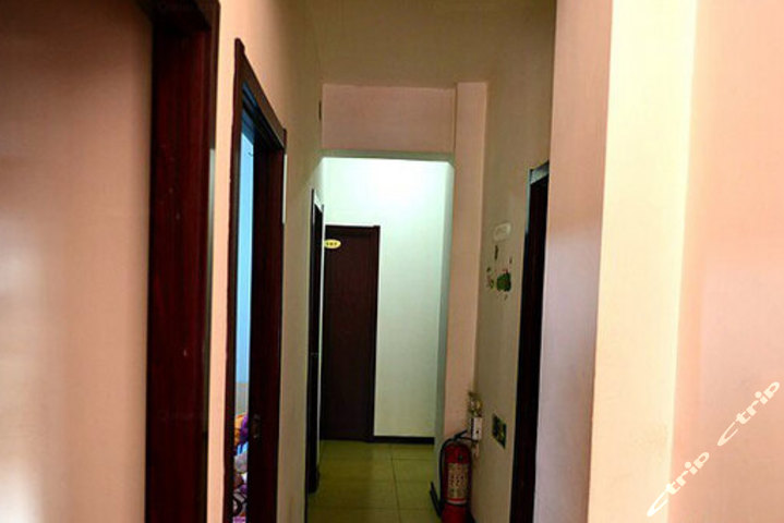 哈尔滨鸾凤旅馆(电脑间-有窗)