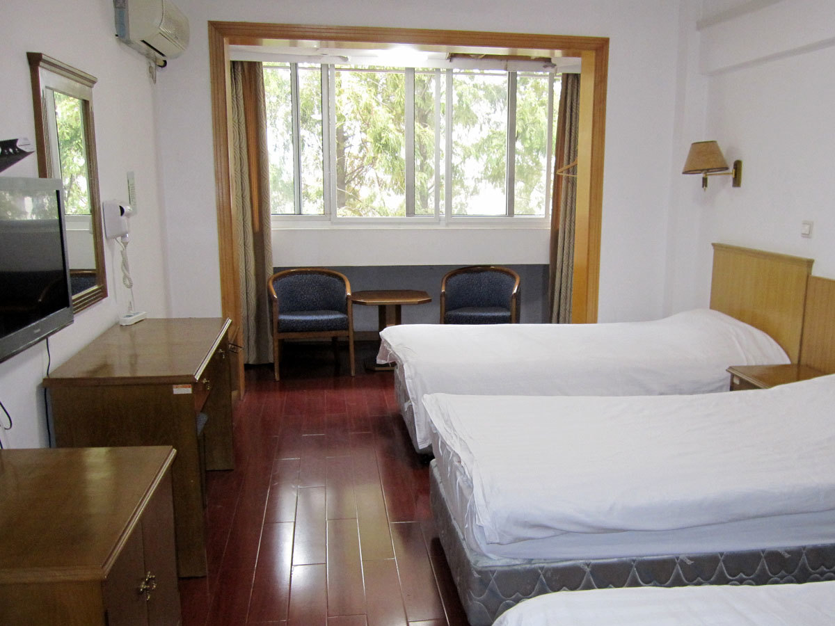 上海枫园宾馆(标准三床房)