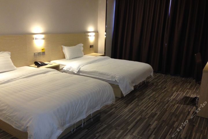 华庭连锁酒店(珠海香洲汽车总站店)-商务双床房